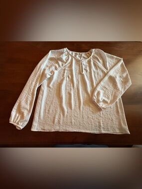 Nine Britton Women’s white top